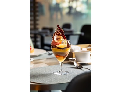 【アルマーニ / カフェ 表参道】チョコレートに寄り添う、柑橘の香り 2月限定「日向夏 チョコレート オレンジのパフェ」