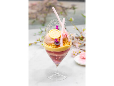 【アルマーニ / カフェ 表参道】桜とカモミールの香りが満ちる、春のひととき - 4月限定「桜 カモミール フロマージュのパフェ」