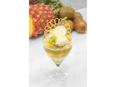 【アルマーニ / カフェ 表参道】トロピカルフルーツと大葉が香る、初夏のひととき。6月限定「パイナップル キウイ 大葉のパフェ」