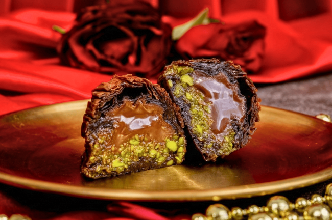 【ナーディル・ギュル】チョコとピスタチオを贅沢に使用したトルコ伝統菓子「バクラヴァ」が全国バレンタイン催事で登場