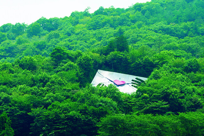 【相模原市】きっと一度は見たことあるかも？中央道から見える不思議ビュー「緑のラブレター」をご紹介します！