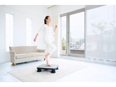 ≪普段のウォーキングの約2.5倍の運動効果※1≫ 元マラソン日本代表・千葉真子監修！“おうちで楽しく弾むだけ”の多機能エクササイズボード「ジョグボード」が新登場｜Jogfoot（ジョグフット）