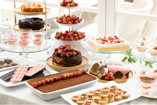 【広島・八丁堀】苺とショコラ、春風そよぐ屋上ガーデンで「ストロベリー&チョコレート アフタヌーンティー」福屋八丁堀本店にて開催