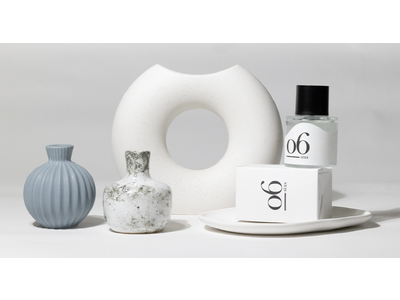 製薬会社からユニセックス向けライフスタイルブランド「なぜかわからないけど魅かれる 」＜sixs（シクス）＞がローンチ！！第一弾は直感的に選んでしまうデザインが特徴の香水を発売予定！！