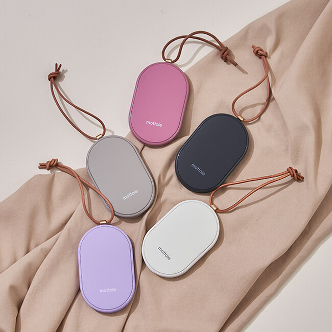 累計販売台数130,000台超のロングセラーmottole（モットル）の「充電式カイロ」が、カラーリングを一新して登場