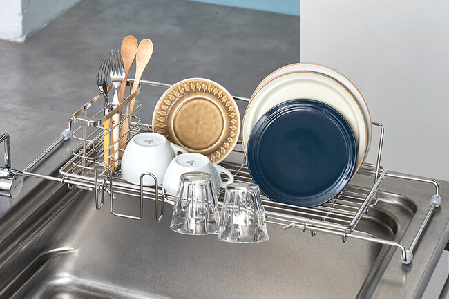 キッチンが狭いおうちの救世主！シンクの上に置けるスリムタイプの「水切りディッシュラック S」をmottole（モットル）より新発売