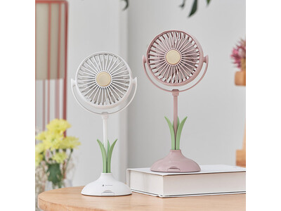 ブーケを飾るような華やかさをお部屋に。デスクファンとして"インテリアとしても活躍する"と、ギフトグッズコ...