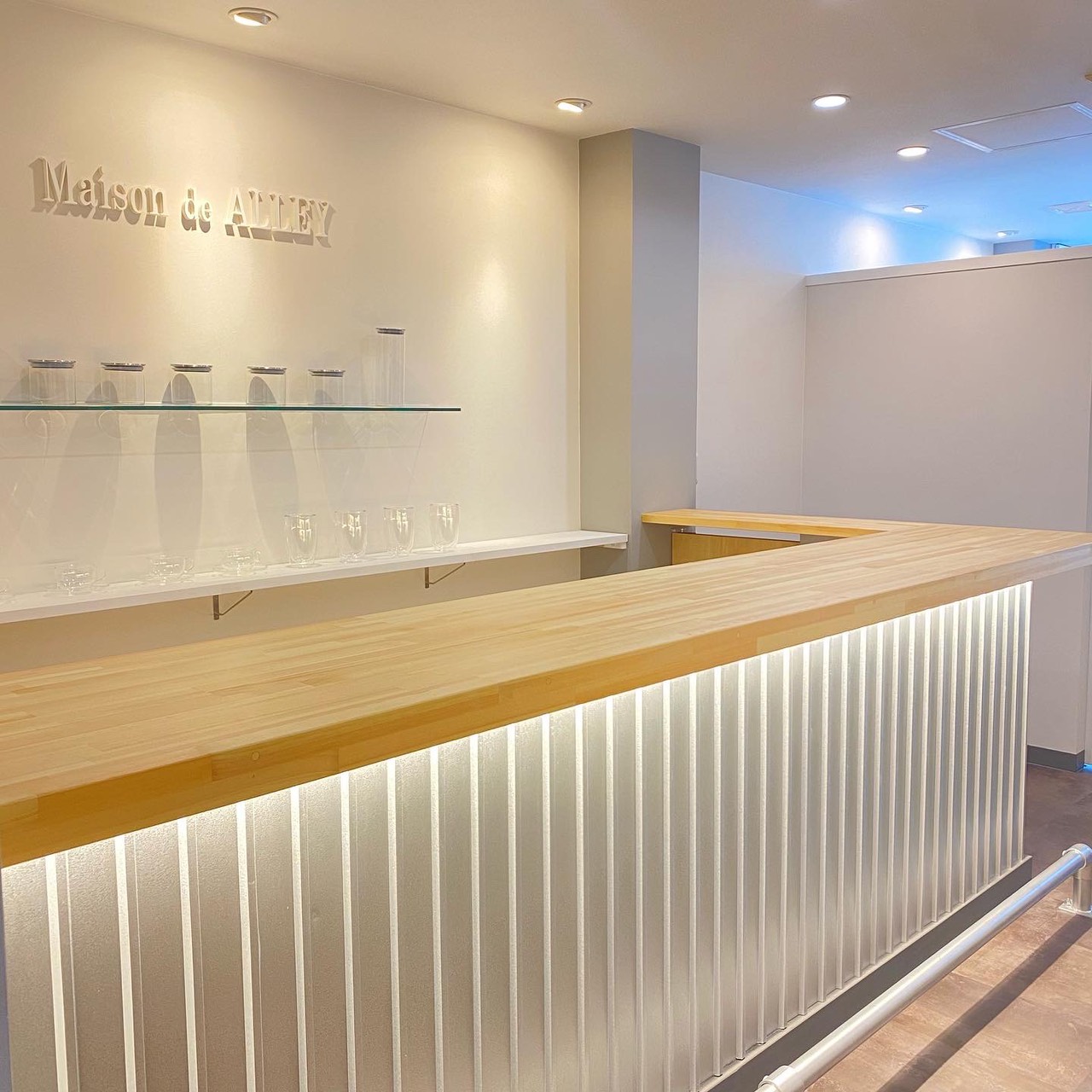 福島区初！CAFEブース併設の女性専用完全個室の脱毛サロン、NEWOPEN！
