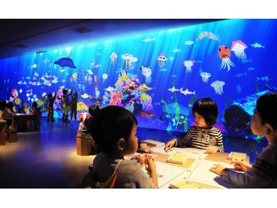 「Learn and Play! teamLab Future Park」を、Oli Oli Children's Museum（ドバイ）にて常設。「お絵かき水族館」など計5作品を展示。