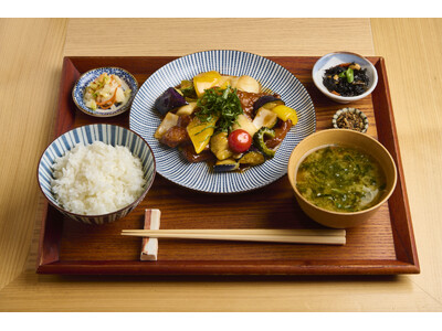毎日通いたくなる東京駅構内の「dancyu食堂」、dancyu本誌夏号「野菜料理特集」と連動した野菜が主...
