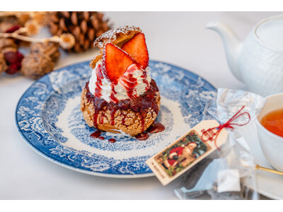 高輪ゲートウェイ駅を見おろす「MAISON CLASSIC SALON」、クリスマス期間限定でデザートセット『たっぷり苺のショートシュークリーム』を提供