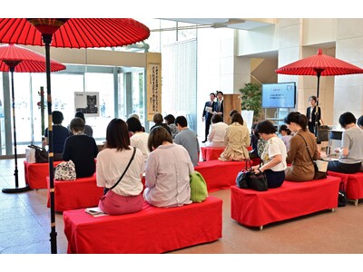 抹茶、茶菓子そして茶室を学生たちが考案した日本女子大学食科学部の開設記念イベント「千人茶会」を実施