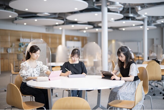 地方からの進学者を経済面で支援する「日本女子大学入学前予約型給付奨学金」を新設