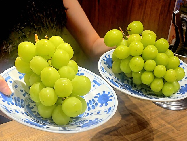 収穫量の約20%が規格外に。味は変わらないのに、なぜシャインマスカットが捨てられる?『焼肉ホルモンたけ田』が約2トン活用。山梨産シャインマスカット550円食べ放題・期間限定で提供開始