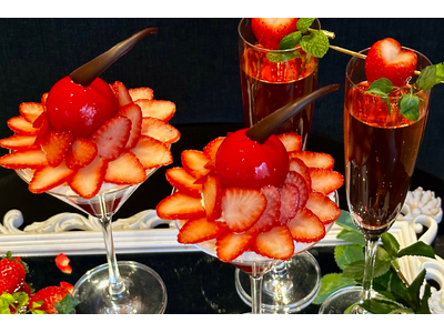 大輪の苺が花開く、華やぎのプレミアム苺パフェ【THE NEW NORMAL】期間限定「NEW NORMALな苺のパフェ」登場。
