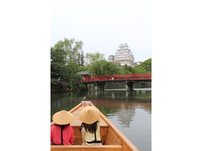 「姫路城内堀めぐり～美しい冬の石垣をこたつ舟から眺む～」を開催します。