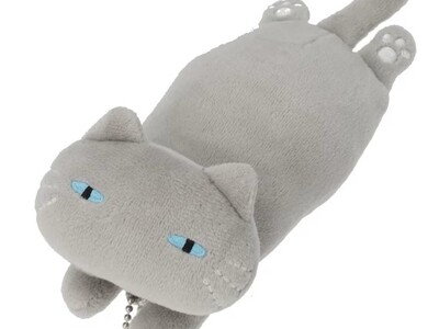 【ニトリ デコホーム】もちもちの手触りで大人気！デコネコぬいぐるみチャームにグレーの新色が仲間入りしました。