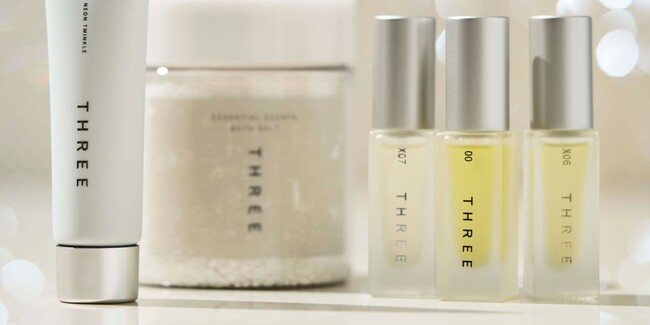 THREEのHoliday Collectionに、この冬限定のフレグランスが登場!心も素肌も輝きに満ちる、バスソルト&ハンドクリームのキットも。