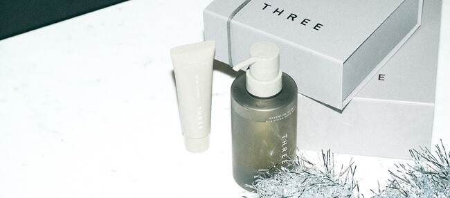 THREEのエッセンシャルセンツシリーズに、限定ギフトボックスが登場。芳しい香りに包まれ、心とからだが浄化されるようなひと時を、大切な人に、自分のために。