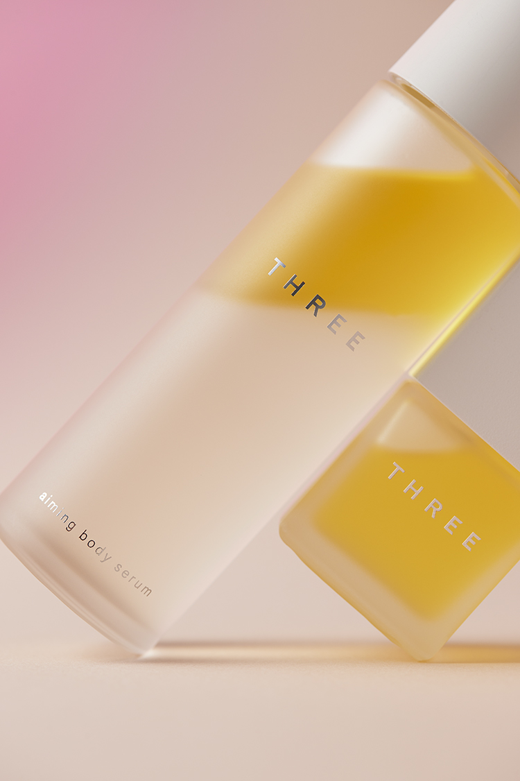 THREE(スリー)から、幸福感につつまれる香りとテクスチャーのオイル美容液が発売。