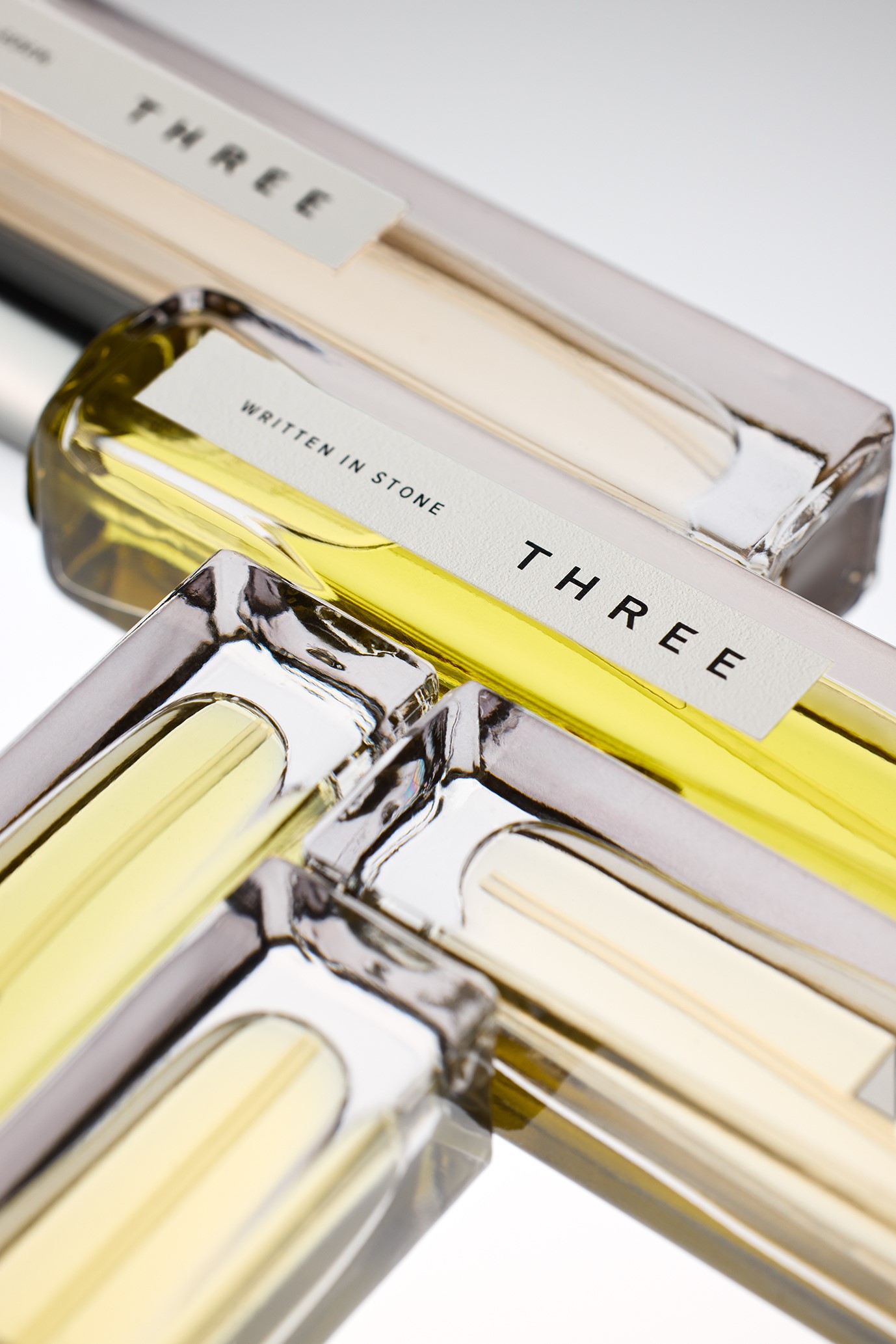 THREE初のフレグランス「THREE エッセンシャルセンツ」、2023年11月15日（水）発売