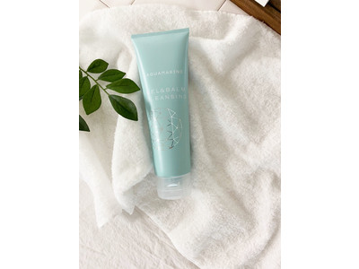 新感覚！ジェルとバームのハイブリッドなメイク落とし