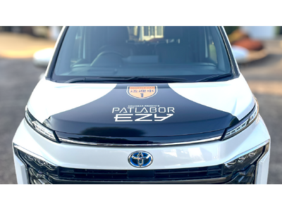 武蔵境自動車教習所×アニメ『機動警察パトレイバー EZY』コラボラッピング送迎車登場｜2月21日武蔵境駅...