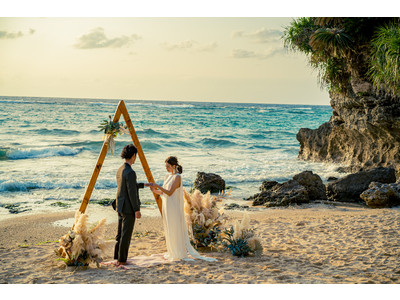 人生の大切な節目に飾らない「おふたりらしさ」を主軸とするセレモニーを提供する沖縄ビーチウエディング「カーサ・アル・マーレ」をサービス開始