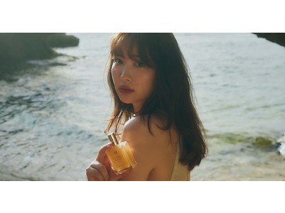 3周年を迎えた小嶋陽菜プロデュースのHer lip toから、イタリアカプリ島のゴールデンアワーをコンセプトに新作パフュームオイル“GOLDEN HOUR”が登場。