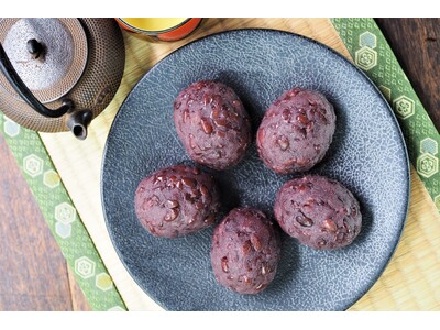 朝3時仕込み、当日完売。北海道・十勝産小豆を氷砂糖で炊く老舗の“極上おはぎ”春彼岸限定販売