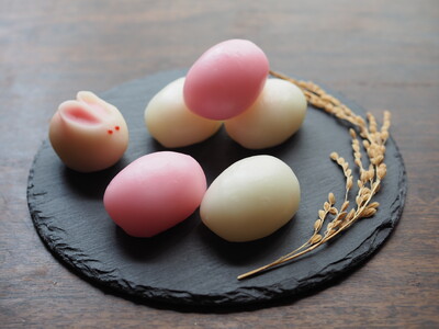 うさぎのお腹に、まんまるお月さま。9月25日「中秋の名月」に、切ると黄色い“月”が現れる上生菓子