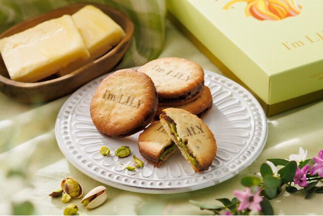 《 ホワイトデーのお返しにも 》木の実とバターのお菓子【I’m LILY】より昨年大好評の『ショコラサンドクッキー ピスタチオ&バター』を3/1（日）から今年も発売いたします！