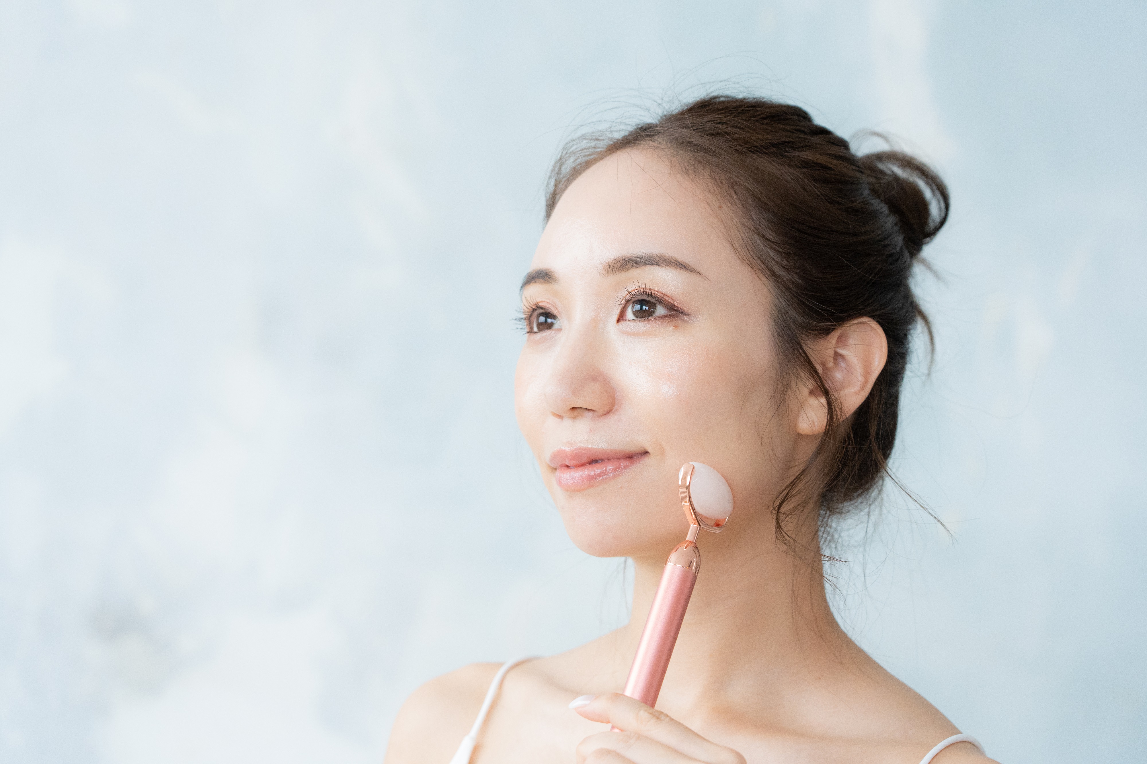 天然石・ローズクォーツ使用の電動フェイシャルローラー新発売　ミニマルライフをコンセプトにした「minimo style」に新シリーズ