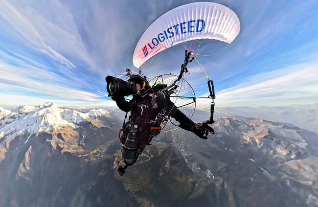 世界七大陸最高峰空撮に挑む写真家 山本直洋&ギター奏者 Falconが贈る ”大空から地球を体感するコンサート” 2度目の開催が決定!10月24日(金)外苑前 AOYAMA GRAND HALLにて。