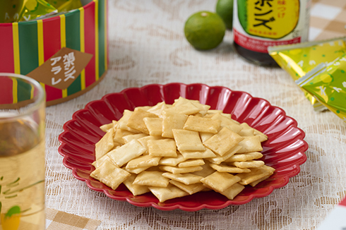 【旭食品×日の出屋製菓産業】好評につき売り場拡大中！大阪府民に長年愛される「旭ポンズ」と富山の老舗米菓メーカーがコラボした、大阪限定「旭ポンズアラレ」