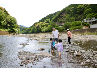 子連れ夏旅を快適にする「チェックイン前の川遊びキャンペーン」を1日1組限定で実施　熊野古道の宿「SEN.RETREAT TAKIJIRI」