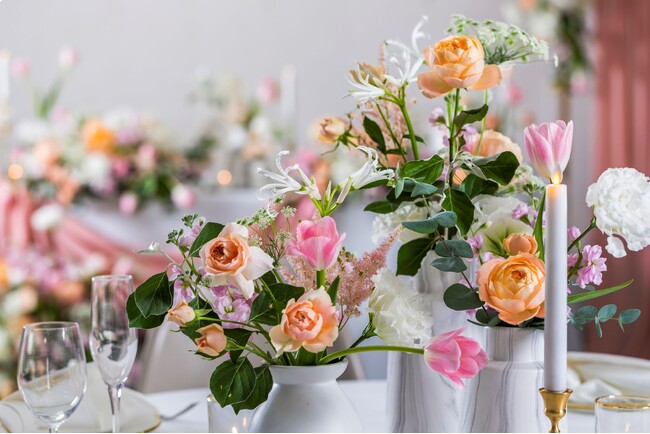 2026年トレンド予測は「きれいめ・洗練」コーデ！年末の花ギフトは「赤系」が76％を独占。日比谷花壇、2.5万組の婚礼データとギフト販売動向からフラワートレンドを発表。