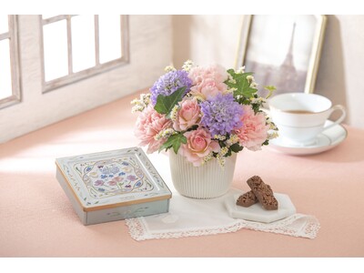 『東京フラワーブーケ』×日比谷花壇、好評につきコラボ第2弾の新作「花柄缶」が誕生！東京土産ブランドに花柄サービス「花屋さんのお花柄」を提供。
