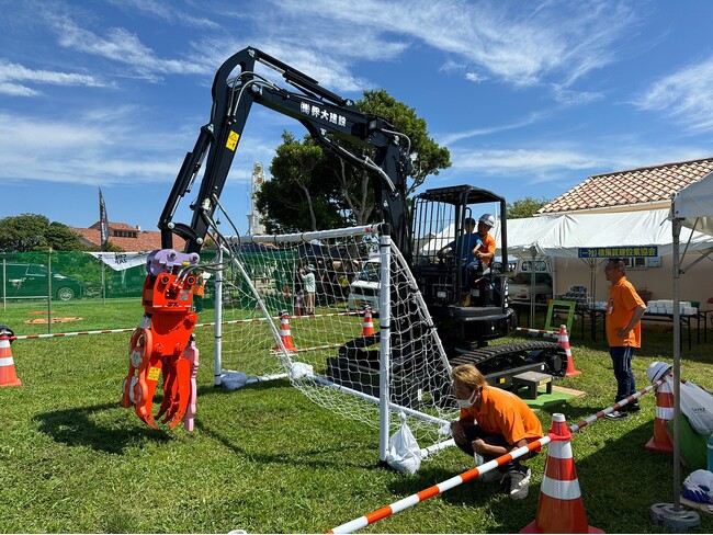 重機を使ったサッカーや習字パフォーマンスも！はたらく車に見て・触れて・体験できるイベント『第12回よこすか建設フェスタ2025』を6月1日(日)に横須賀・ソレイユの丘で開催。