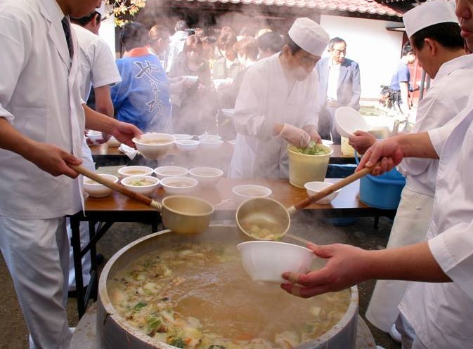 【加賀温泉郷】冬の味覚はやっぱりこれ！！熱々カニ汁に舌鼓　「やましろカニまつり…