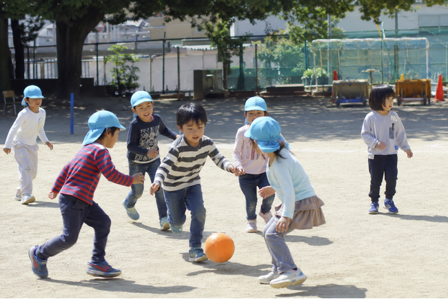 5歳前後の子どもの不安や困りごと、65.8%が就学後も「続いている・気になる」、63.7%が「もっと早く相談・支援につながっていればよかった」。相談タイミングを逃さないための支援の重要性が浮き彫りに