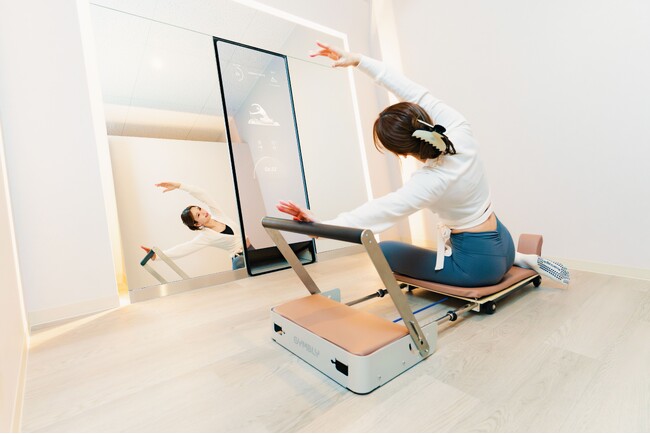 【HITORIWELLNESS/ヒトリウェルネス】が新たな取り組みスタート。ピラティスリフォーマーを八王子店に先行導入決定。