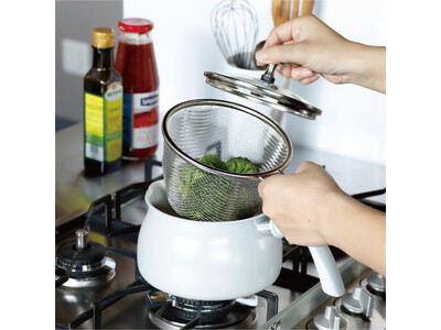 一つで8役！便利なザル付き多用途鍋が新登場！！