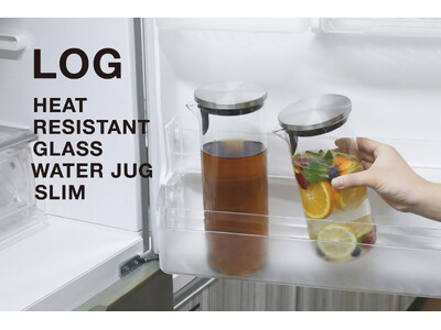 冷蔵庫ポケットに2本以上並ぶ、収納効率を考えた『LOG耐熱ガラスウォータージャグ スリム』
