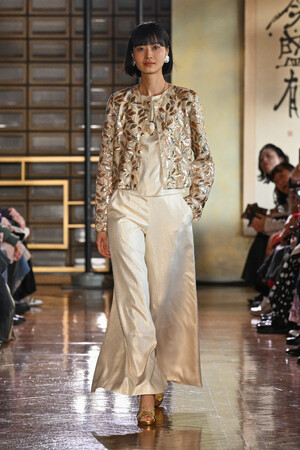 アニエスベー、楽天「by R」プロジェクトを通じて東京でランウェイショーを開催