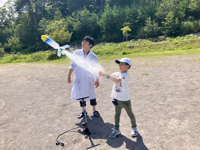 【夏休みの過ごし方】TOMAS理科教室の先生から教わる!夏のサイエンスキャンプ
