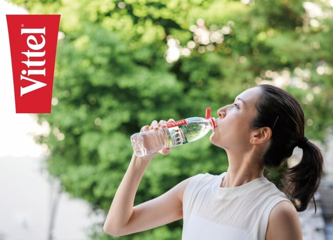 フランス産ナチュラルミネラルウォーター　Vittel（ヴィッテル）が、小田急線にて、つり革広告を掲載開始