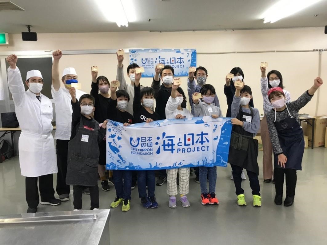 10組20名の親子が地引網に挑戦し「アジ」と「ひらめ」をさばいて調理！『日本さばける塾 in 青森』の参加者を募集！