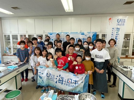 新名物のブランドサーモンを1匹まるごと調理！とっとり琴浦グランサーモンをさばく『日本さばける塾 in とっとり』を開催しました！