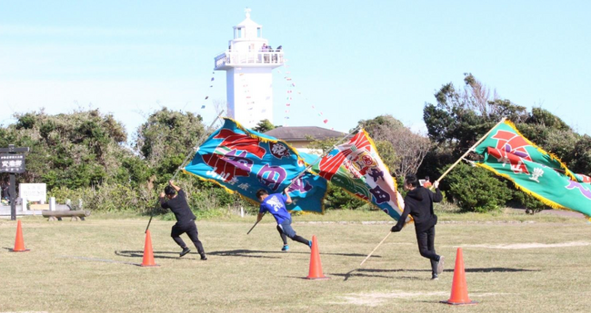 安乗地区伝統の大漁旗リレーが復活！「ライトハウスフェス 海と灯台のある町」を開催しました！